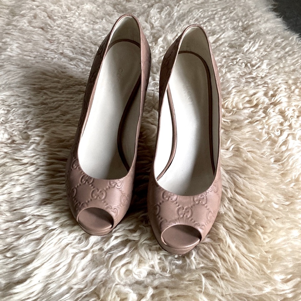 Gucci pink peep toe pump size 37